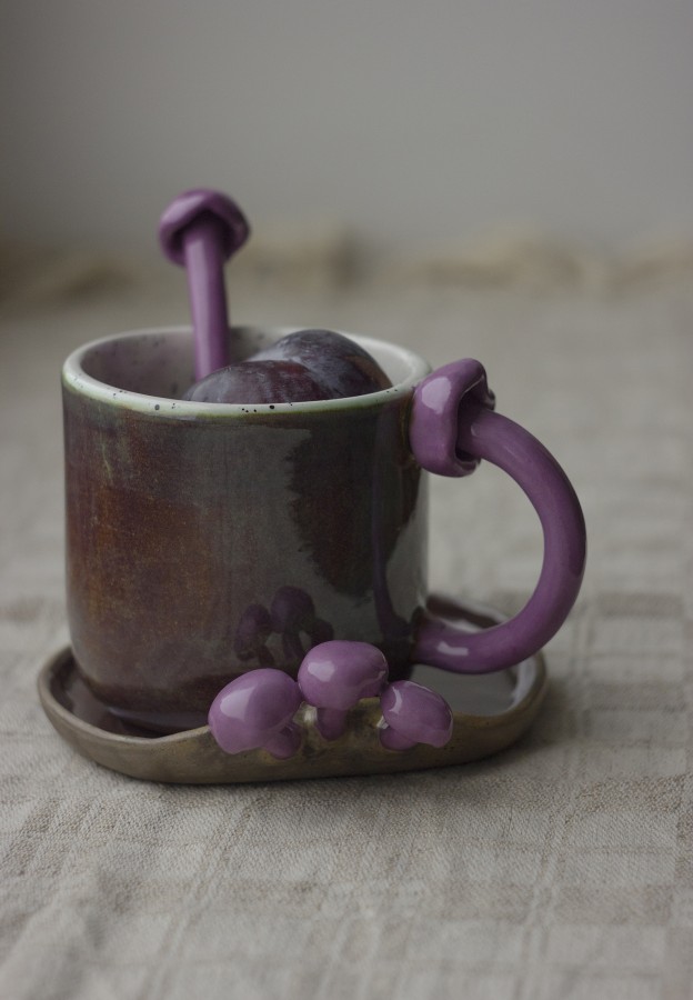 Rinkinys puodelis+lėkštutė+šaukštelis ''Violetinis nuosėdis"