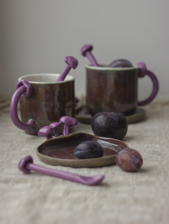 Rinkinys puodelis+lėkštutė+šaukštelis ''Violetinis nuosėdis"